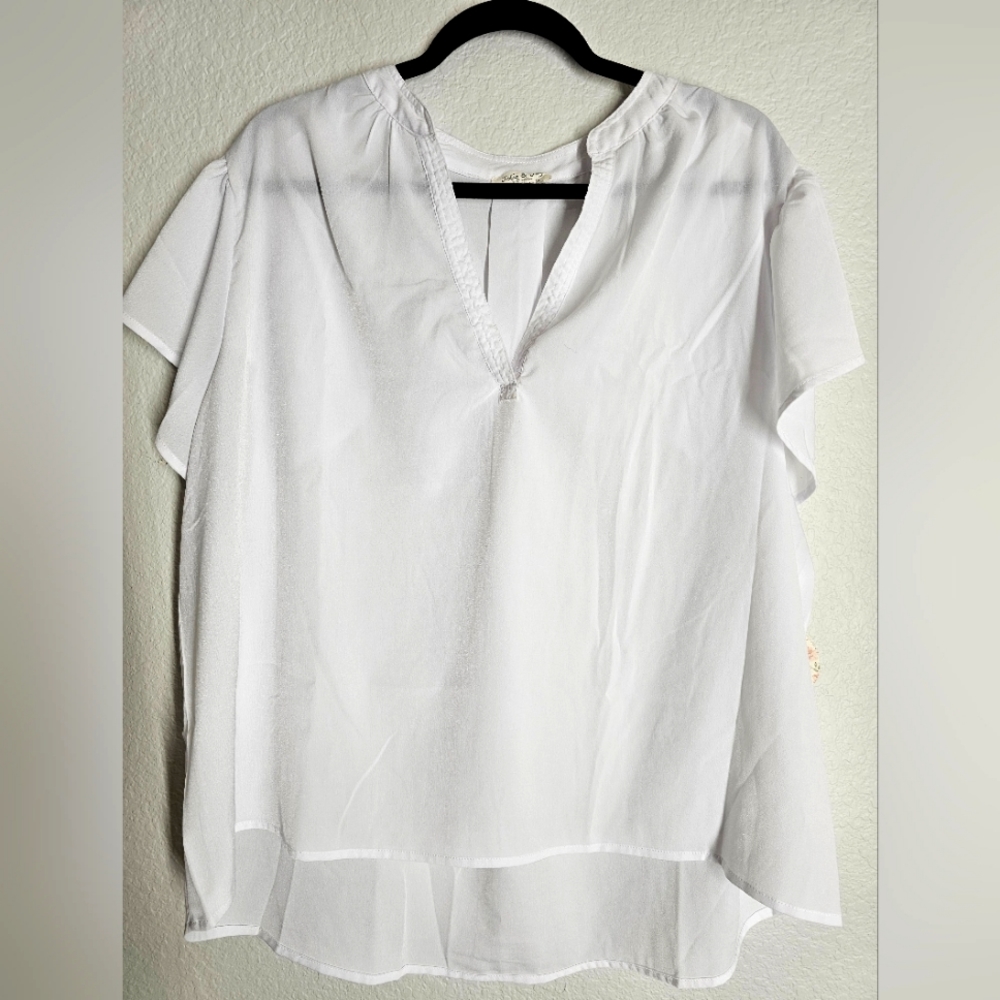 Jolie & Joy Blouse White V neck